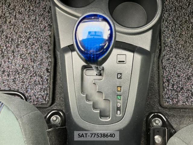 Toyota AQUA 2015-07 8878375-17