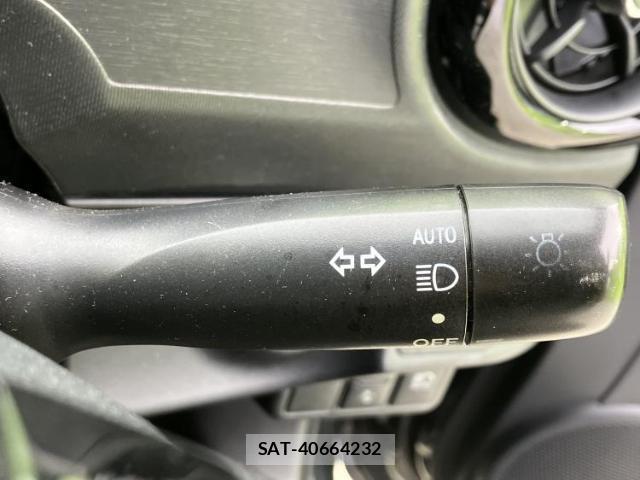 Toyota AQUA 2016-11 8878377-15