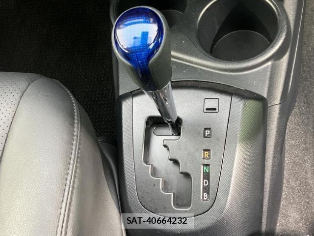 Toyota AQUA 2016-11 8878377-17