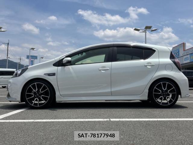 Toyota AQUA 2015-04 8878409-1