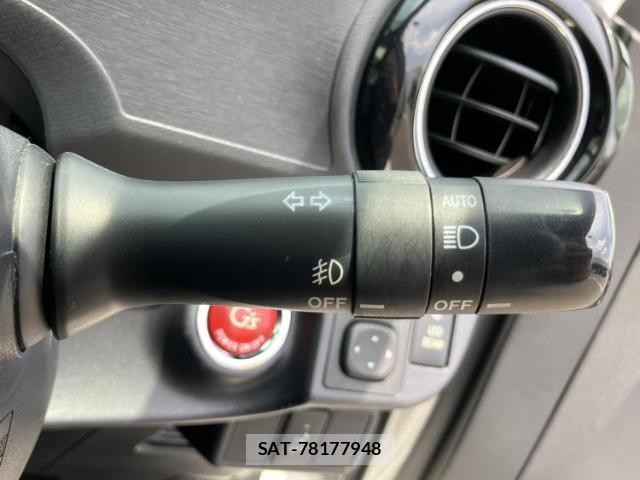 Toyota AQUA 2015-04 8878409-13