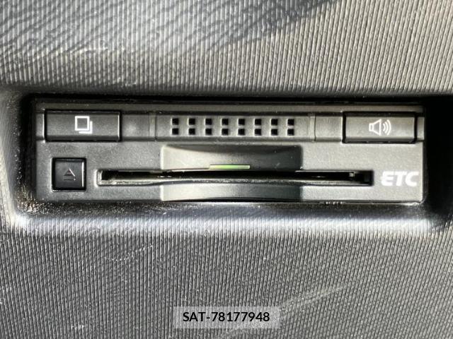 Toyota AQUA 2015-04 8878409-16