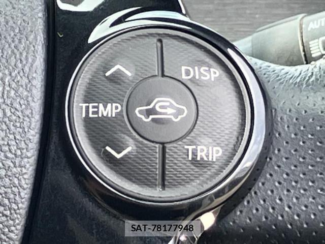 Toyota AQUA 2015-04 8878409-17