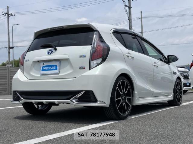 Toyota AQUA 2015-04 8878409-2