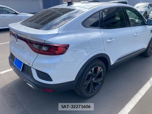 Renault Arkana 2022-10 8876432-12