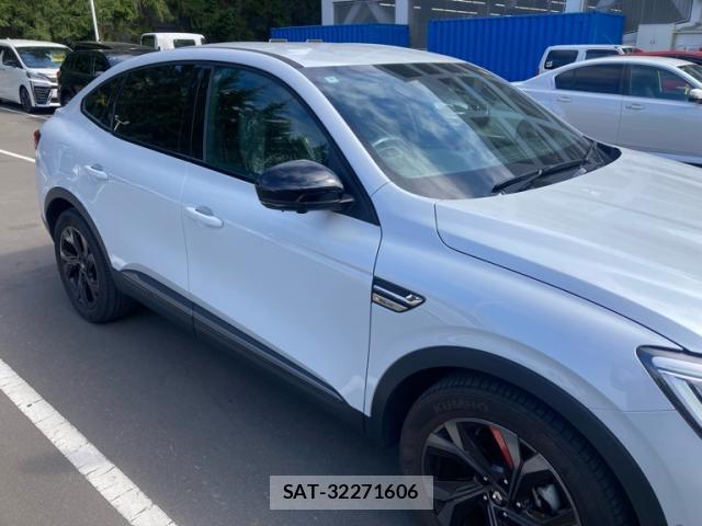 Renault Arkana 2022-10 8876432-13