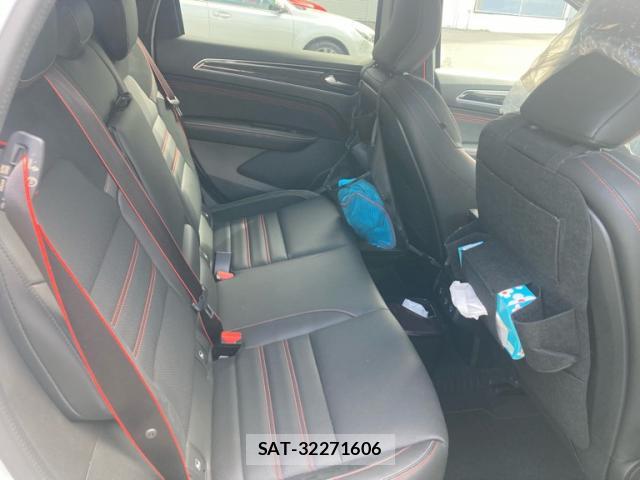 Renault Arkana 2022-10 8876432-17