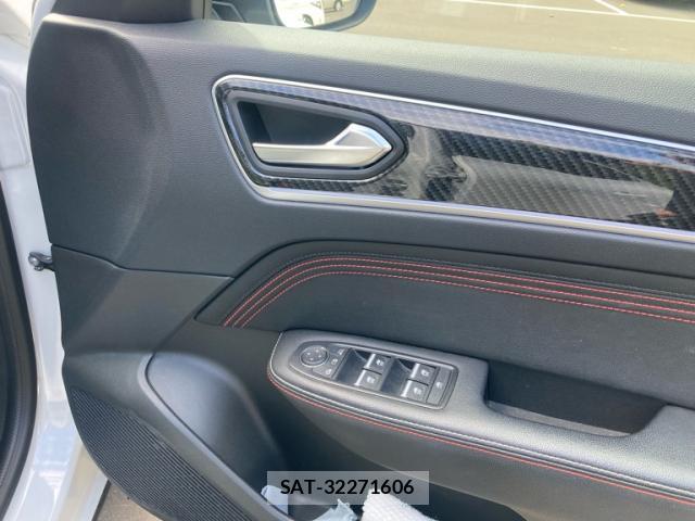 Renault Arkana 2022-10 8876432-19