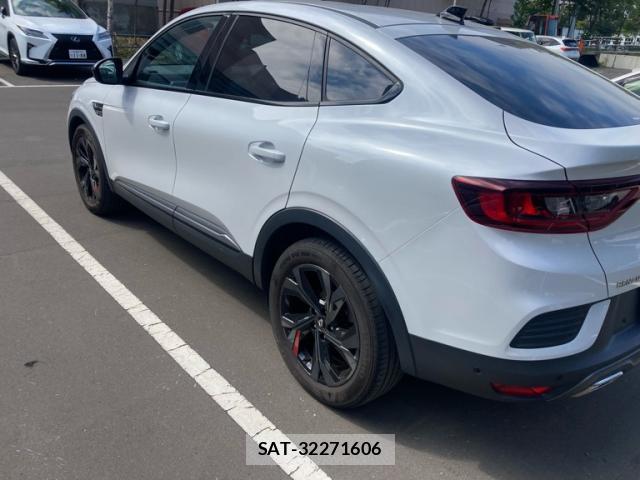 Renault Arkana 2022-10 8876432-5
