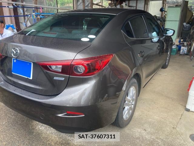 Mazda AXELA 2017-06 8876294-13