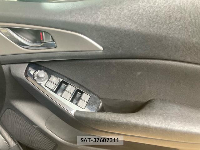 Mazda AXELA 2017-06 8876294-16