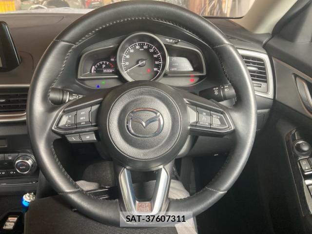 Mazda AXELA 2017-06 8876294-18
