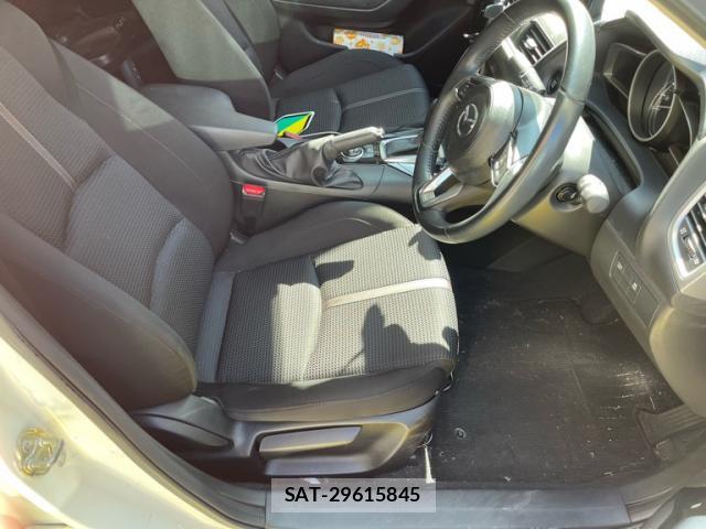 Mazda AXELA 2017-02 8876391-10