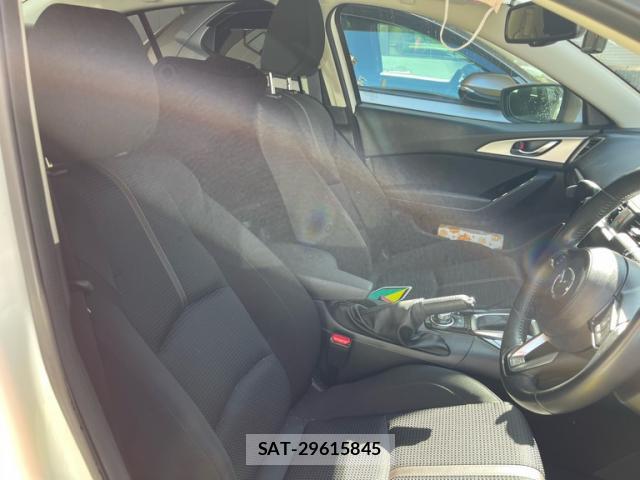 Mazda AXELA 2017-02 8876391-11