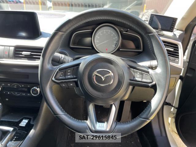 Mazda AXELA 2017-02 8876391-14