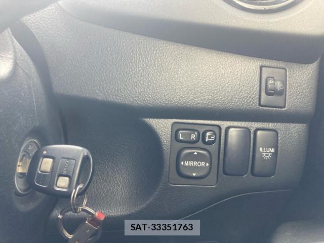 Toyota BB 2011-09 8876313-9
