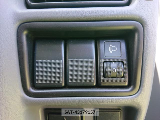 Mazda BONGO VAN 2015-01 8877998-6