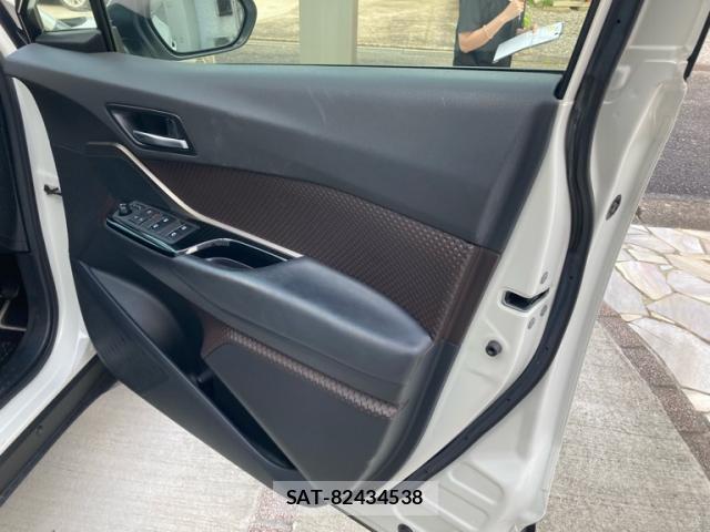 Toyota C-HR 2017-11 8876005-8