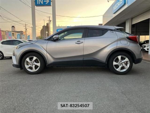Toyota C-HR 2017-02 8876220-1