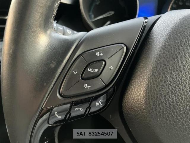 Toyota C-HR 2017-02 8876220-11
