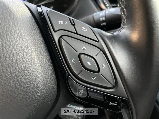 Toyota C-HR 2017-02 8876220-12