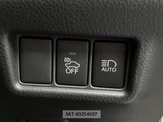 Toyota C-HR 2017-02 8876220-13