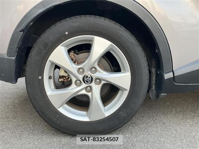 Toyota C-HR 2017-02 8876220-17