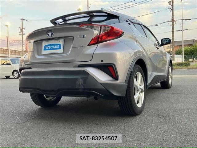 Toyota C-HR 2017-02 8876220-2