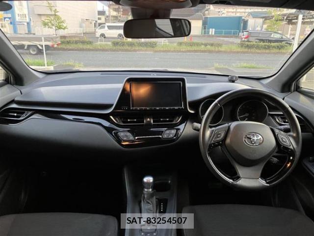 Toyota C-HR 2017-02 8876220-3