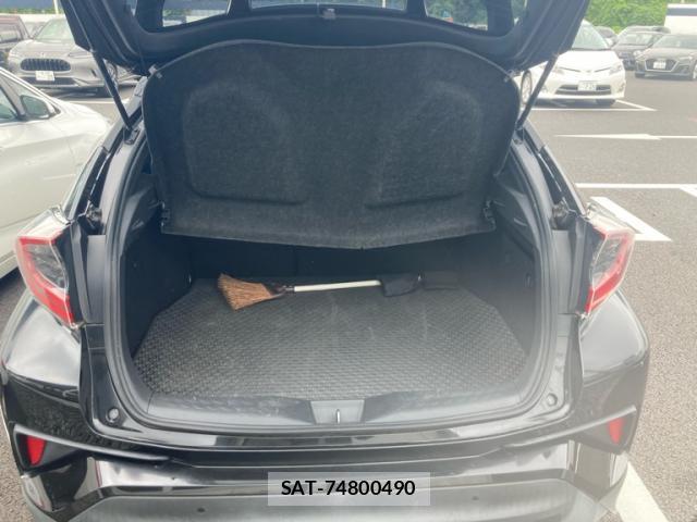 Toyota C-HR 2017-09 8876366-15