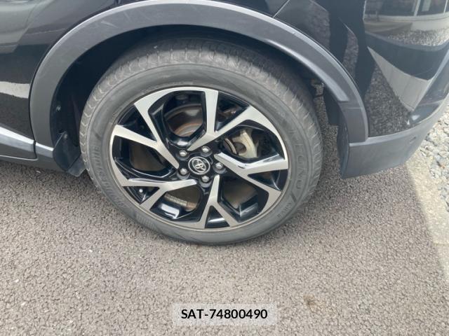 Toyota C-HR 2017-09 8876366-4