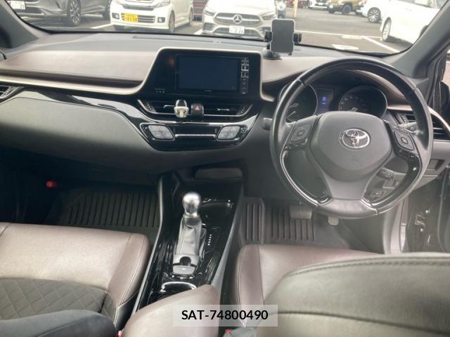 Toyota C-HR 2017-09 8876366-6