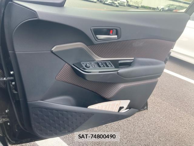 Toyota C-HR 2017-09 8876366-7