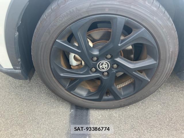 Toyota C-HR 2022-08 8876375-6