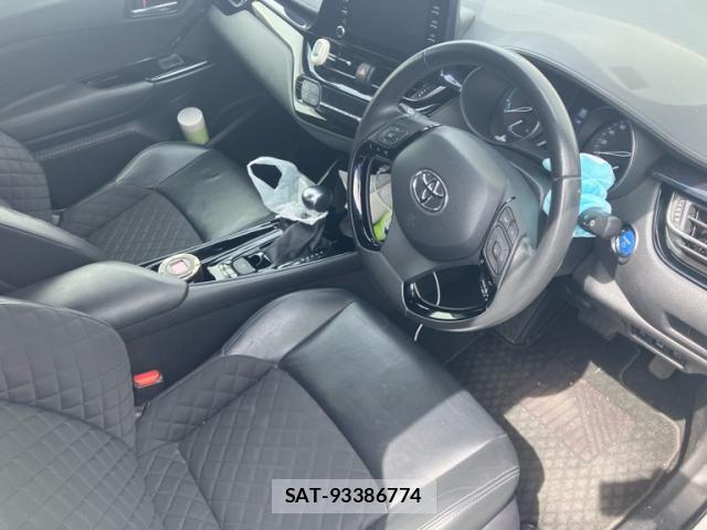 Toyota C-HR 2022-08 8876375-7