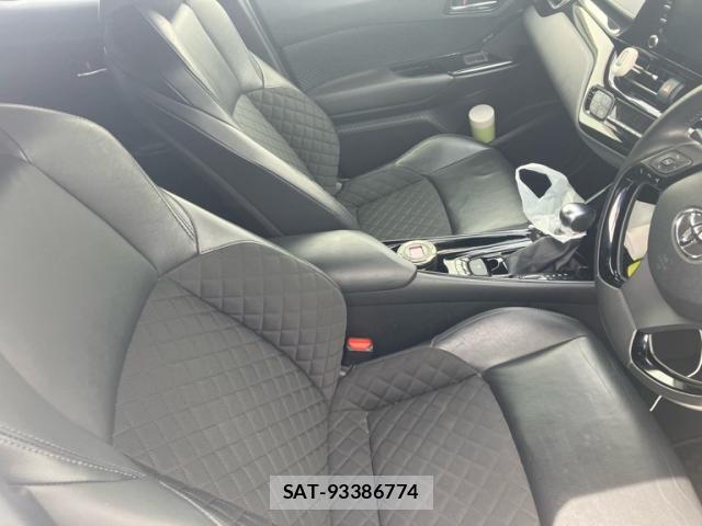 Toyota C-HR 2022-08 8876375-8