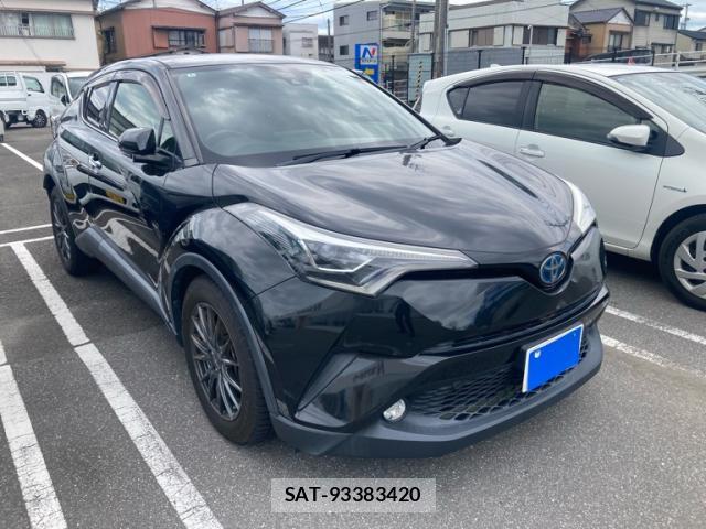 Toyota C-HR 2018-01 8876571-1