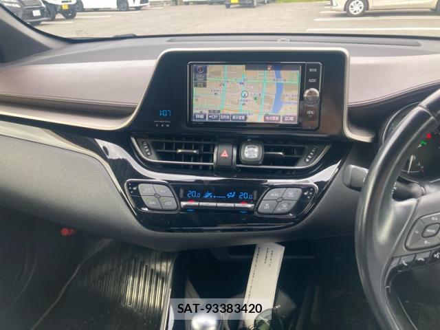 Toyota C-HR 2018-01 8876571-11