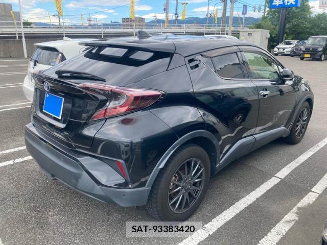 Toyota C-HR 2018-01 8876571-12