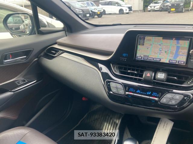 Toyota C-HR 2018-01 8876571-14