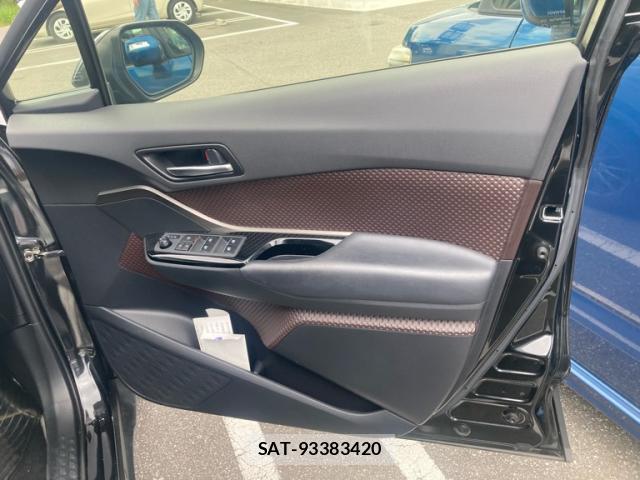 Toyota C-HR 2018-01 8876571-16