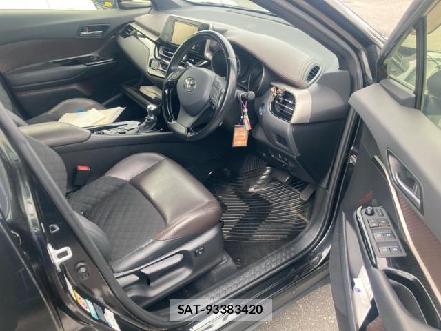 Toyota C-HR 2018-01 8876571-17