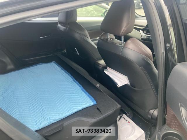 Toyota C-HR 2018-01 8876571-19