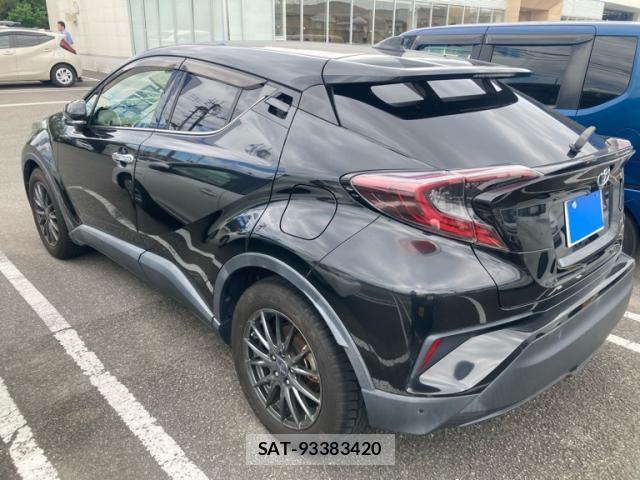 Toyota C-HR 2018-01 8876571-3