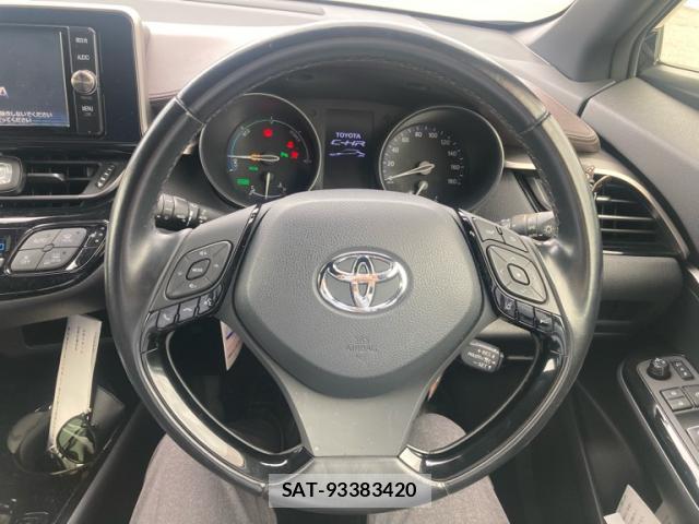 Toyota C-HR 2018-01 8876571-8