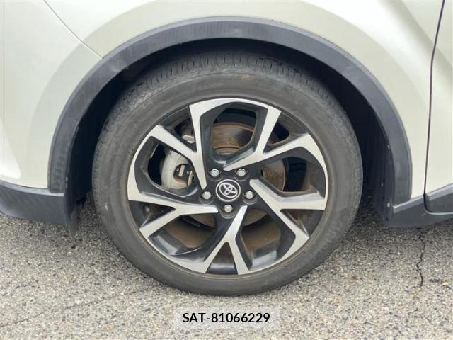 Toyota C-HR 2018-09 8876766-13