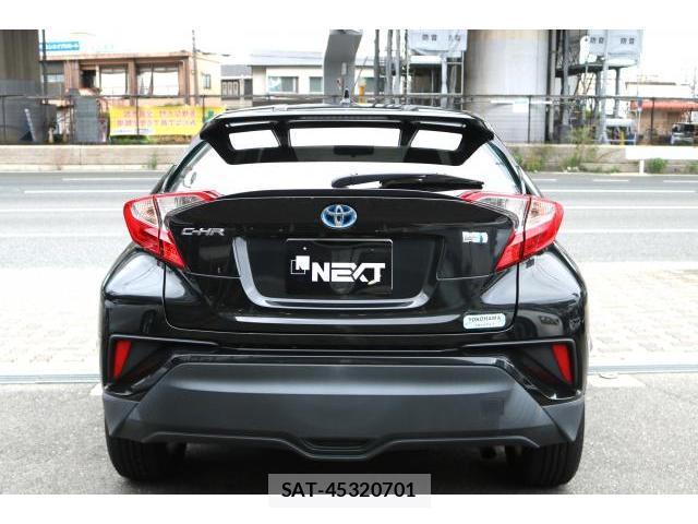 Toyota C-HR 2017-11 8876772-1