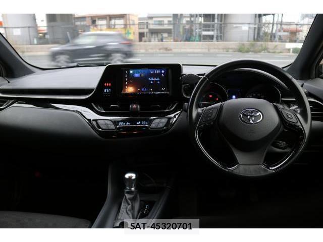 Toyota C-HR 2017-11 8876772-2