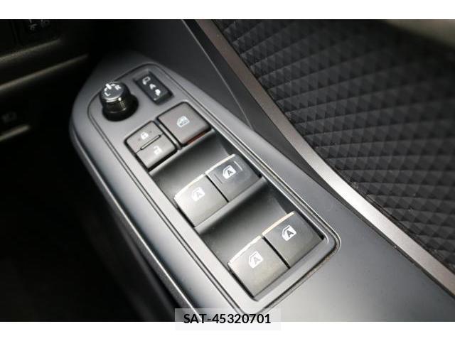 Toyota C-HR 2017-11 8876772-9
