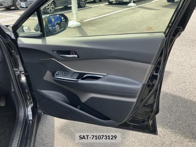 Toyota C-HR 2019-12 8877319-3